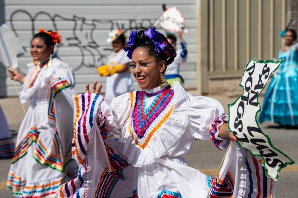 Women dancing at Fiesta de las Americas