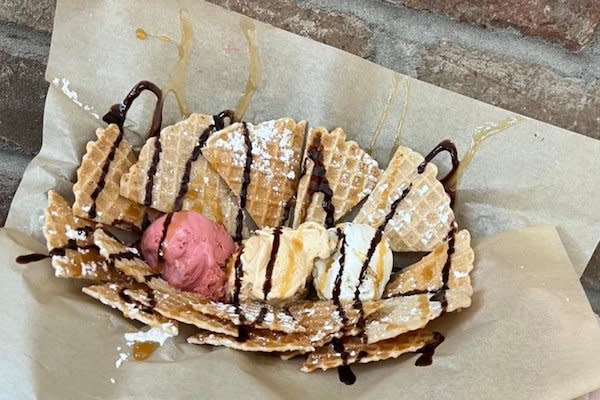 forever-sweet-creamery-ice-cream-nachos