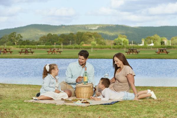 Family picnic at Oakover Grounds | Swan Valley