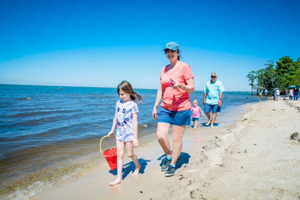 Family on Fontainebleau State Park beach