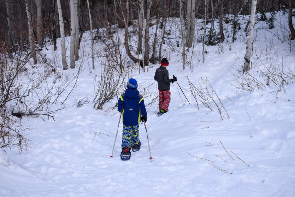 kids snowshoe