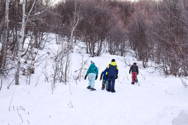 kids snowshoe