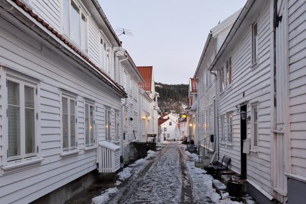 hvit trehusbebyggelse i Flekkefjord