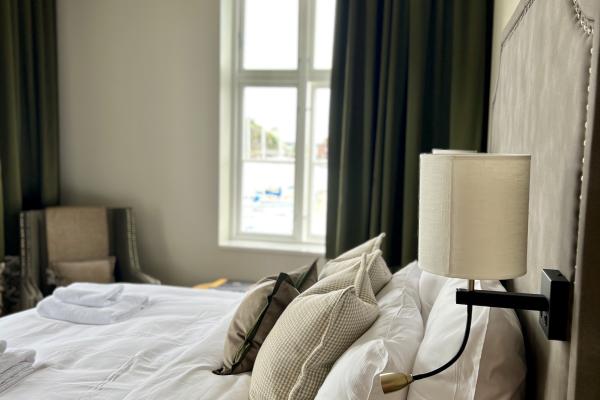 seng på hotellrom