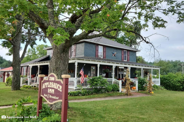 Applesauce Inn