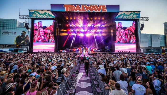 TidalWave Music Festival 2022 - crowd POV