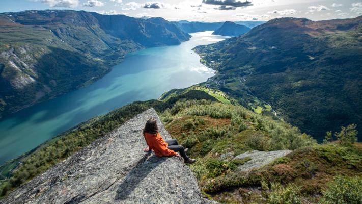 Vandring til Børesteinen i Luster