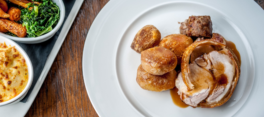 Slaughters Sunday roast in the Cotswolds