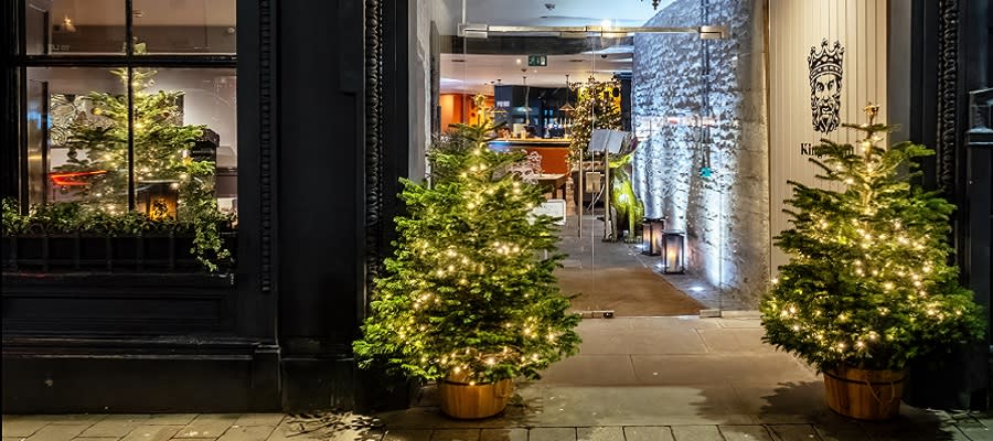 The Kings Head Festive Food and Drink in The Cotswolds