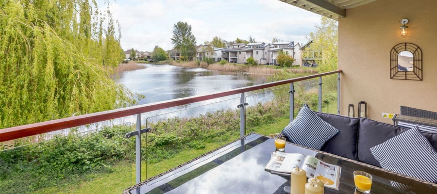 Firecrest Lodge over looking the lake