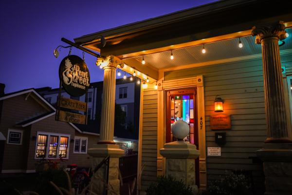 Pearl Street Taphouse Entrance at Night