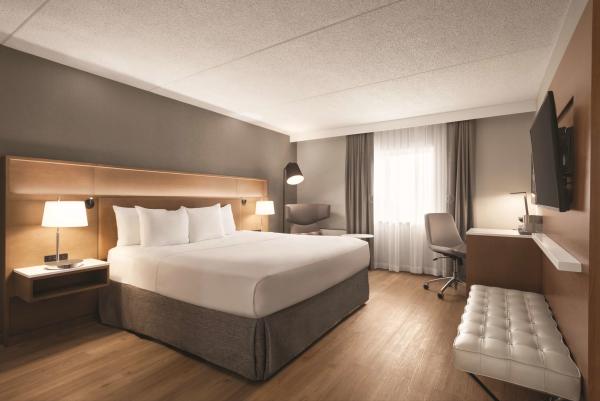 Oneida Hotel Room