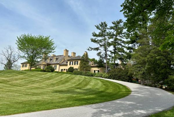 Belmont Manor - House & Driveway