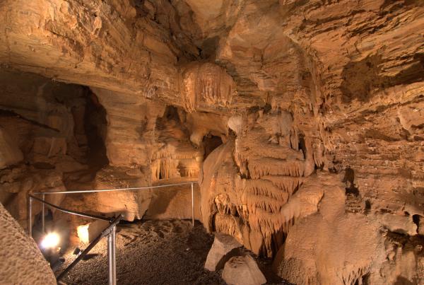 Lincoln Caverns - Lincoln Caverns _ Whisper Rocks