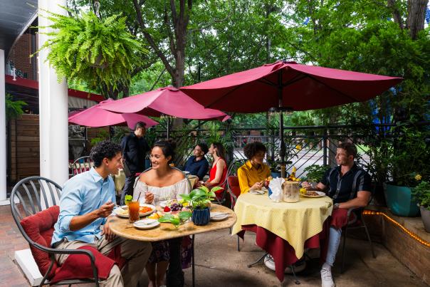 Patio Dining : Antonio's