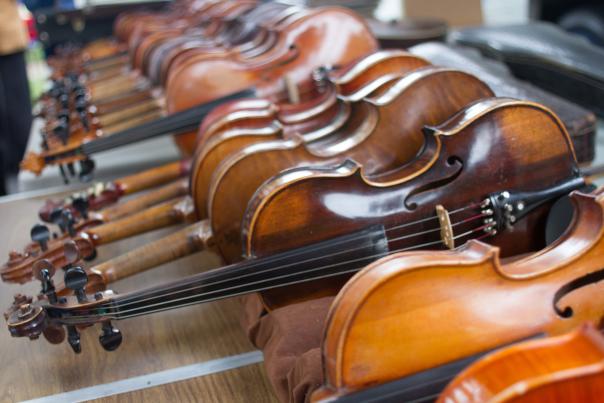 Tennessee Valley Old Time Fiddlers Convention - Fiddles on Display