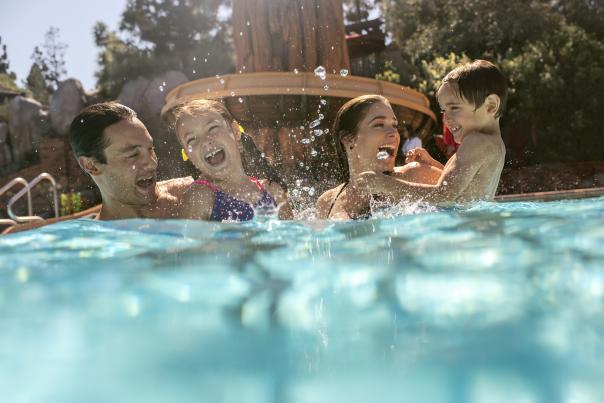 Disneyland Hotel Swimming pool