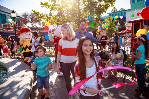 PEANUTS Celebration - PEANUTS Trolley Parade