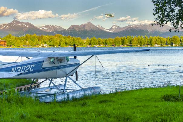 Lake Hood Seaplane Base floatplane and flightseeing tours