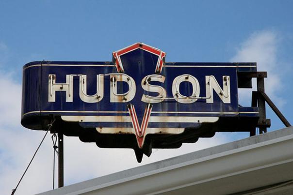 Hudson Sign