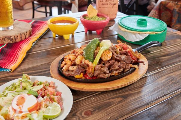 Fajitas de Res y Camaron at La Quinta de los Reyes in downtown Aurora, Illinois