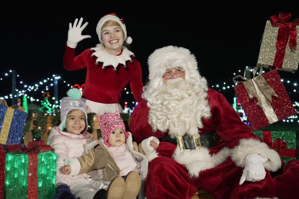 Children with Santa and Mrs. Claus