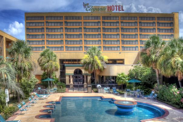 MCM Elegante Hotel Pool