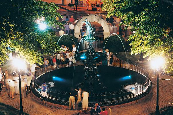 AMERICAN PLANNING ASSOCIATION DESIGNATES FOUNTAIN SQUARE ONE OF TOP 10 GREAT PUBLIC SPACES FOR 2010