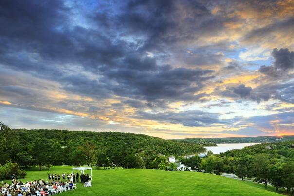 Top Wedding Venues for 200+ Guests in Branson