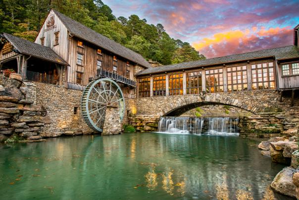 Explore Dogwood Canyon