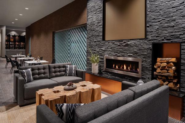Marriott Phoenix Chandler - Restaurant Fireplace