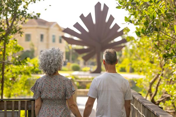 Couple enjoying Peace River Botanical & Sculpture Garden