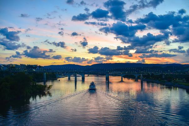 Southern Belle Riverboat_Walnut Street Bridge