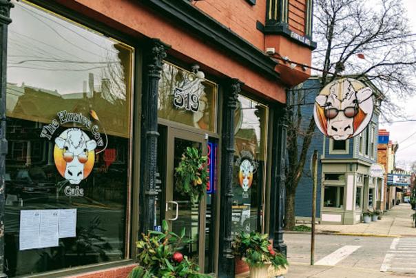 exterior of elusive cow restaurant in bellevue ky.