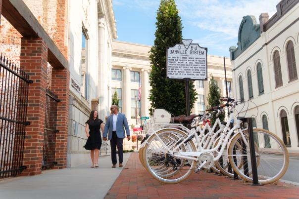 Walking Downtown_The Bee