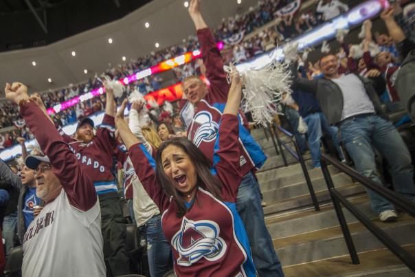 colorado-avalanche-hockey-game-fans