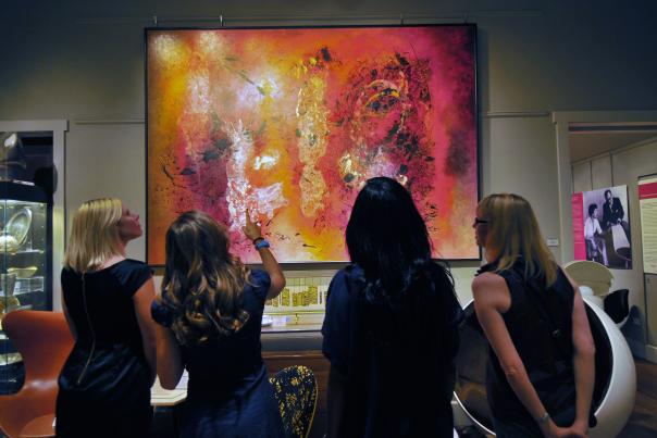 kirkland-museum-painting-women-viewing