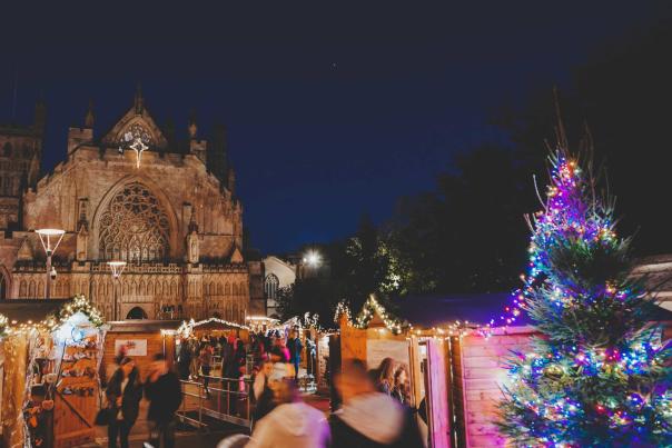 Get cozy on the Exeter Christmas Canal Cruise! 🎄