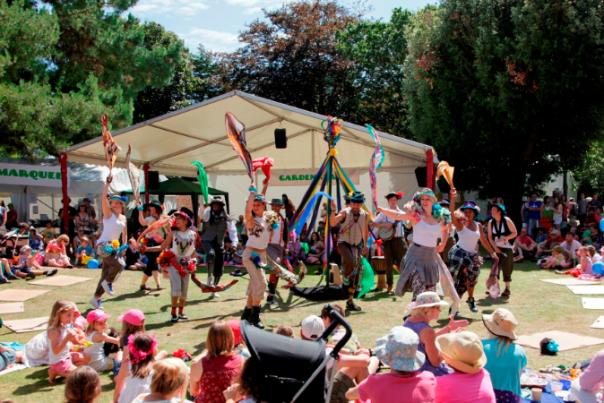 folk dancers