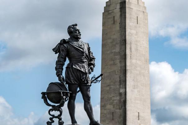 image shows a statue of Sir Francis Drake in Plymouth