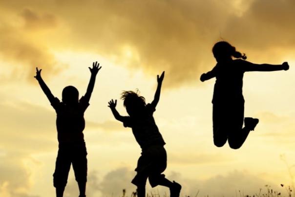 children jumpting