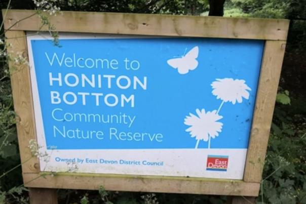 Honiton bottom sign