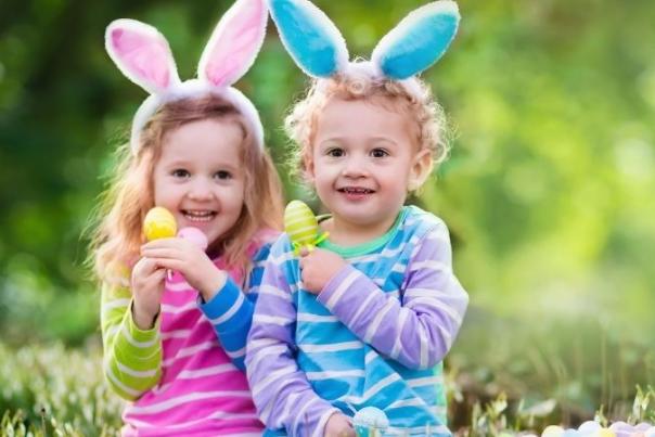 children dressed as bunnies