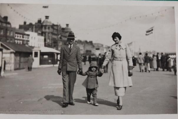 Weymouth Esplanade 1940's, Beth Sullivan