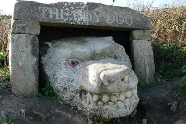 A growling dog sculpture at Tout Quarry