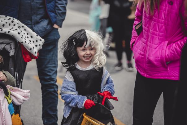 Girl dressed as Cruella Deville in Bridge Park for Boo + Brew