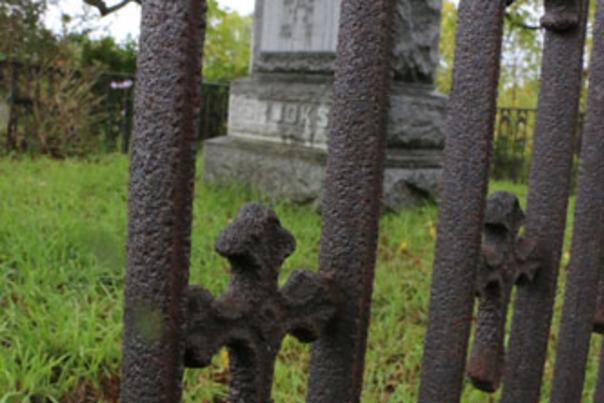 fence-grave-cemetery