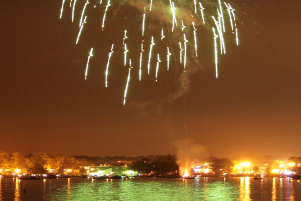 fireworks-over-lake