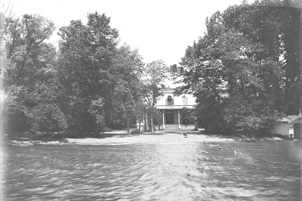 humphrey-bogart-house-view-from-lake