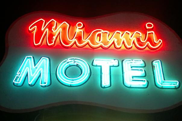 miami-motel-canandaigua-sign